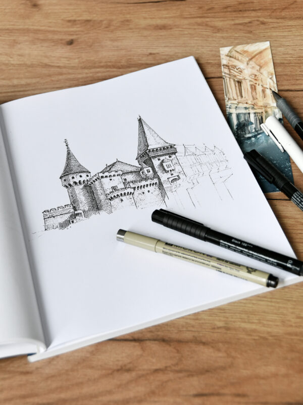 caiet artistic cu copertă ilustrată