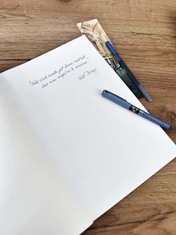 caiet artistic cu copertă ilustrată